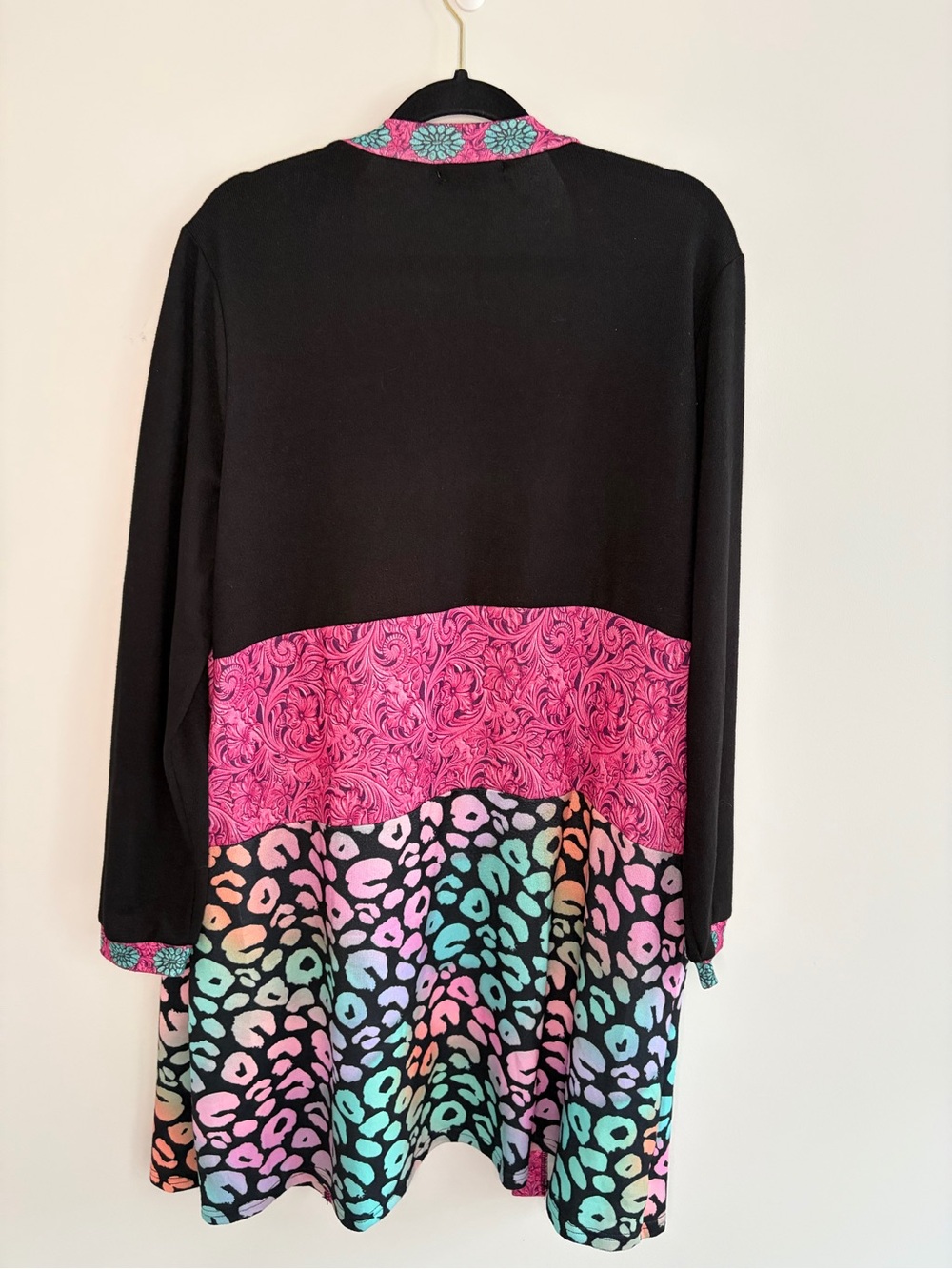 Black Open-Front Cardigan with Multicolor Animal-Print Hem - Picture 3 of 4